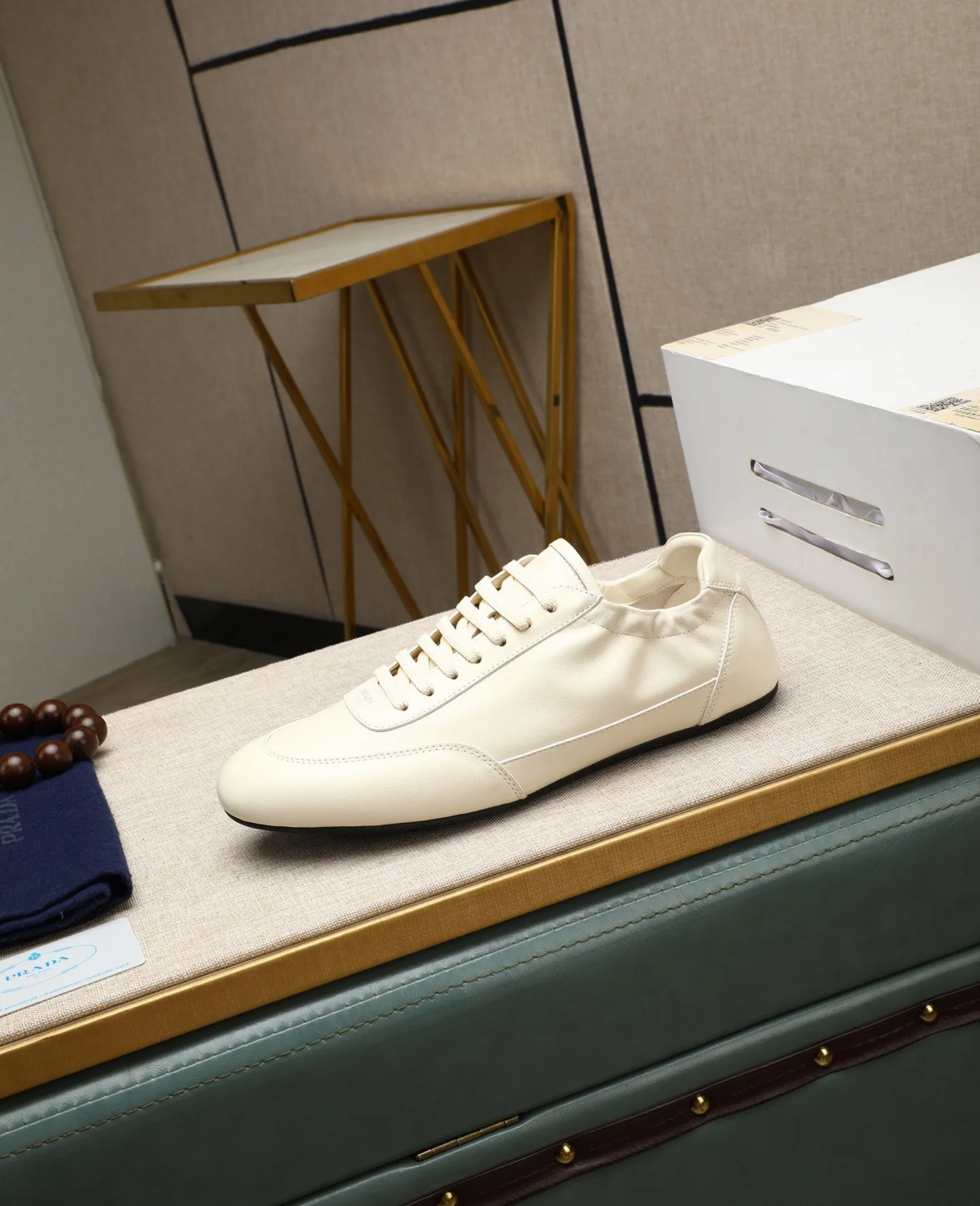 Men's shoes 💰 540 Product trademark: Prada "Prada" original casual shoes Regular size: 38-44 (can be customized to 45) Product materials: Original imported sheepskin upper, original outsole.